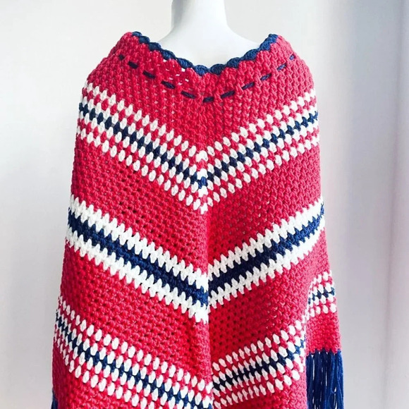Vintage  Chunky Crochet Knit Red White And Blue Triangular Fringe Trim Poncho OS - Picture 4 of 4